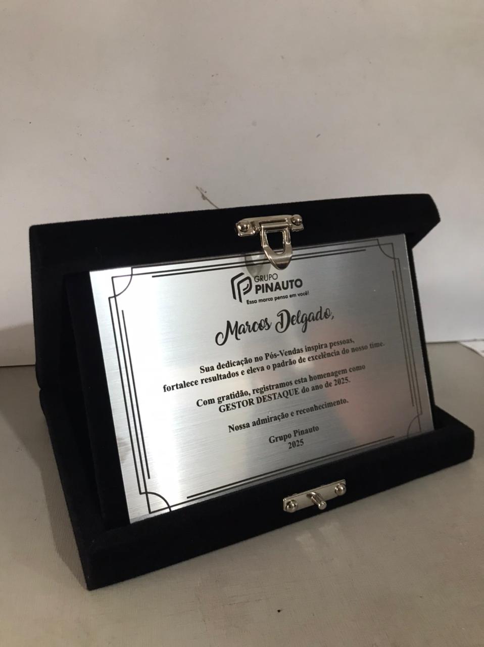 Placa de Homenagem em acrílico escovado com estojo de veludo - Placas de Homenagem - Imagem 3